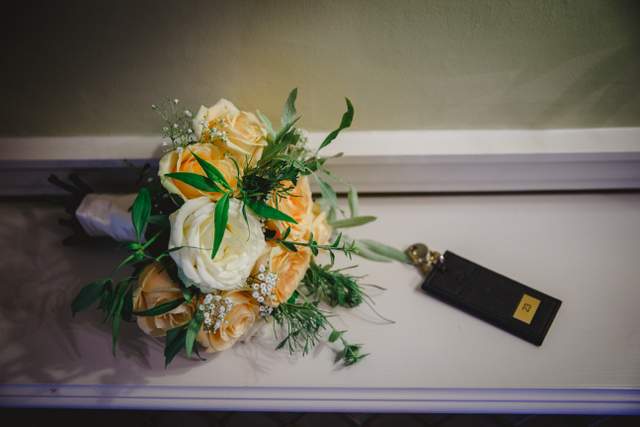 peach and white brides bouquet